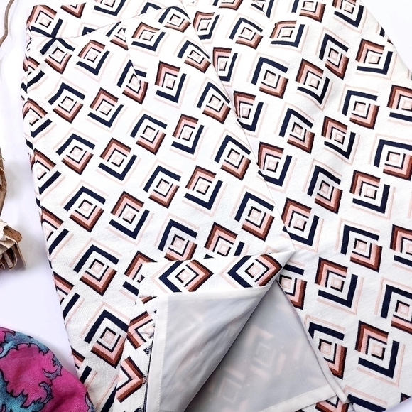 Ann Taylor White Patterned Skirt Sz 10 - Picture 6 of 11